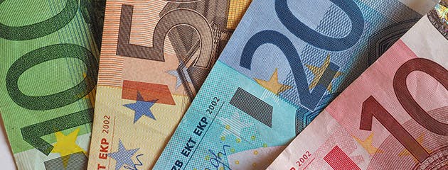 اليورو يعاود التراجع مسجلًا مستوي أدنى جديد في شهرين